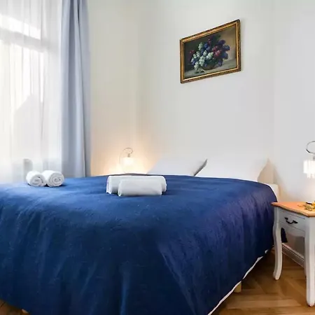 Daire Zwierzyniecka Old Town By Otium Krakow